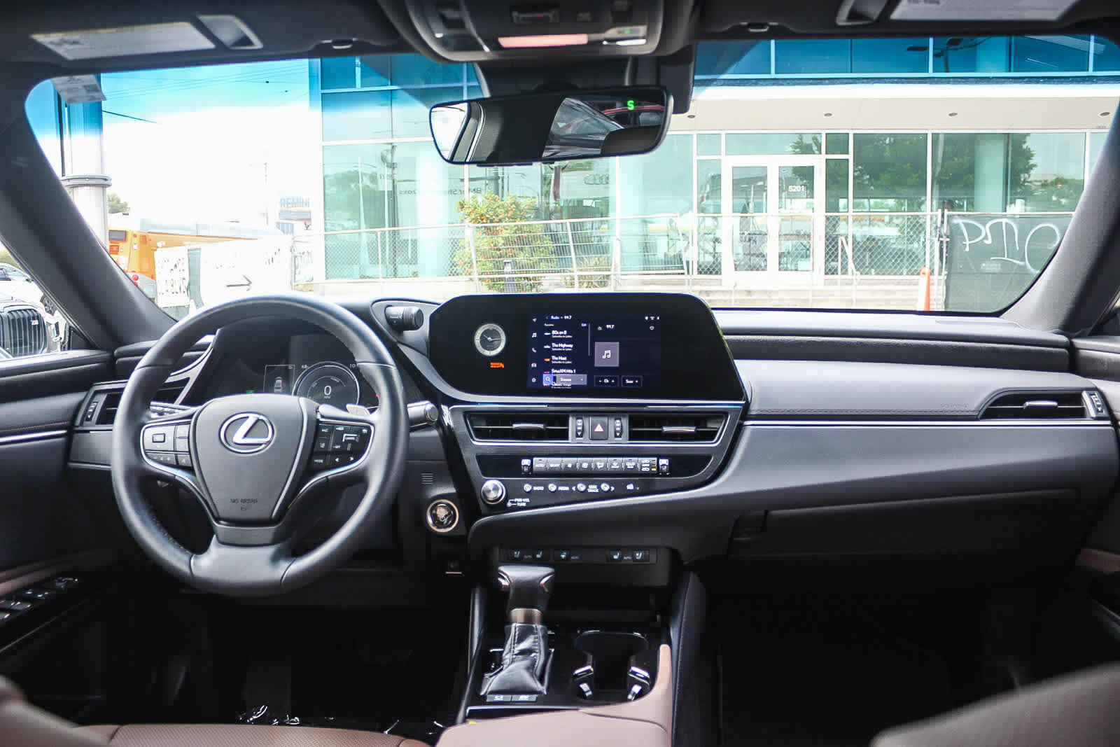 Used 2025 Lexus ES 300h w/ Premium Package image 18