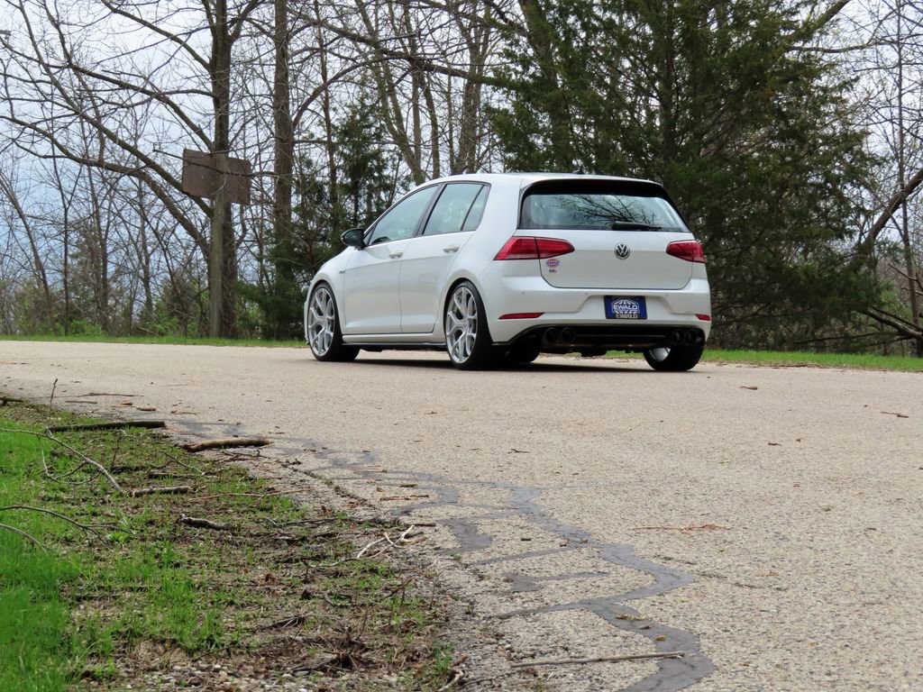 Used 2018 Volkswagen Golf R 4-Door image 6