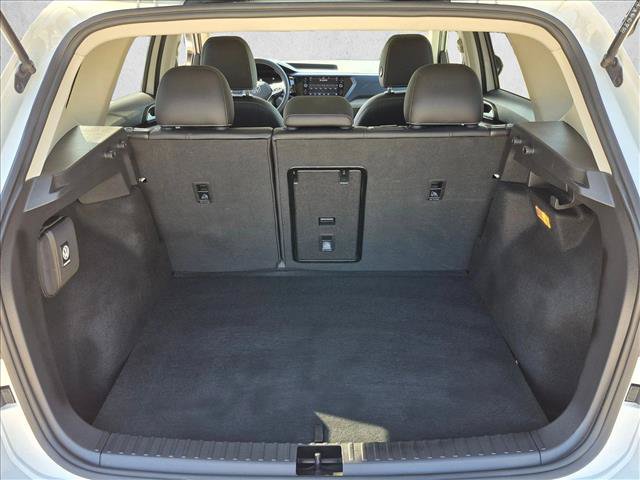 Used 2023 Volkswagen Taos SE w/ Panoramic Sunroof Package AWD/4WD image 6