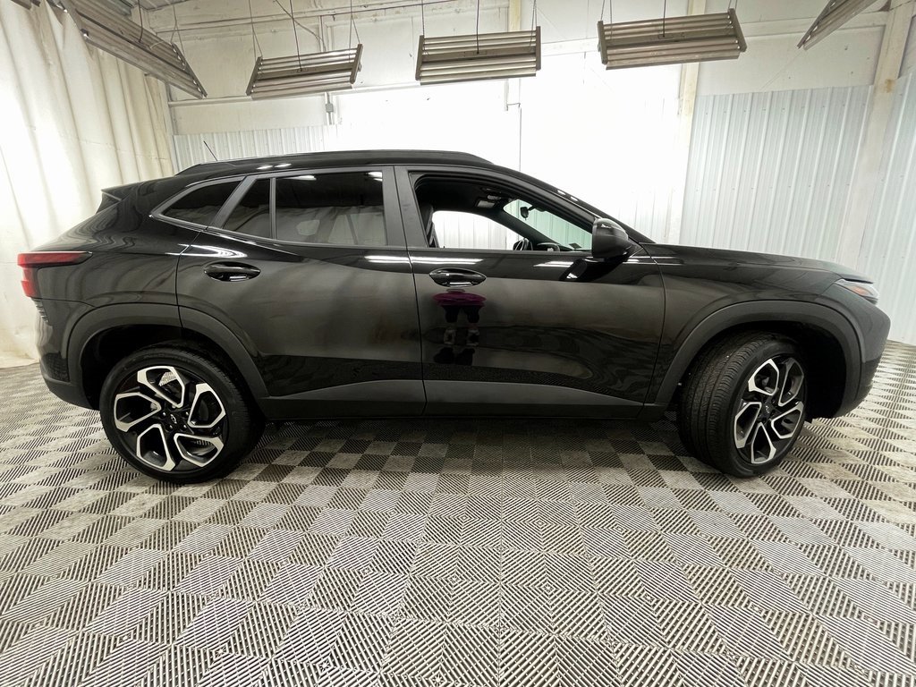 Certified 2025 Chevrolet Trax RS w/ Driver Confidence Package image 18