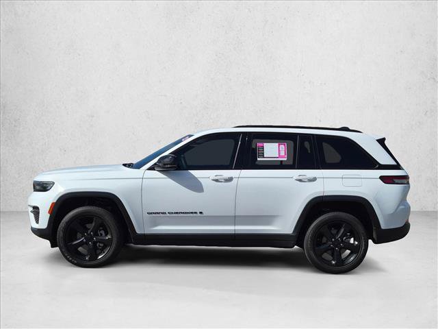 Used 2023 Jeep Grand Cherokee Altitude AWD/4WD image 8