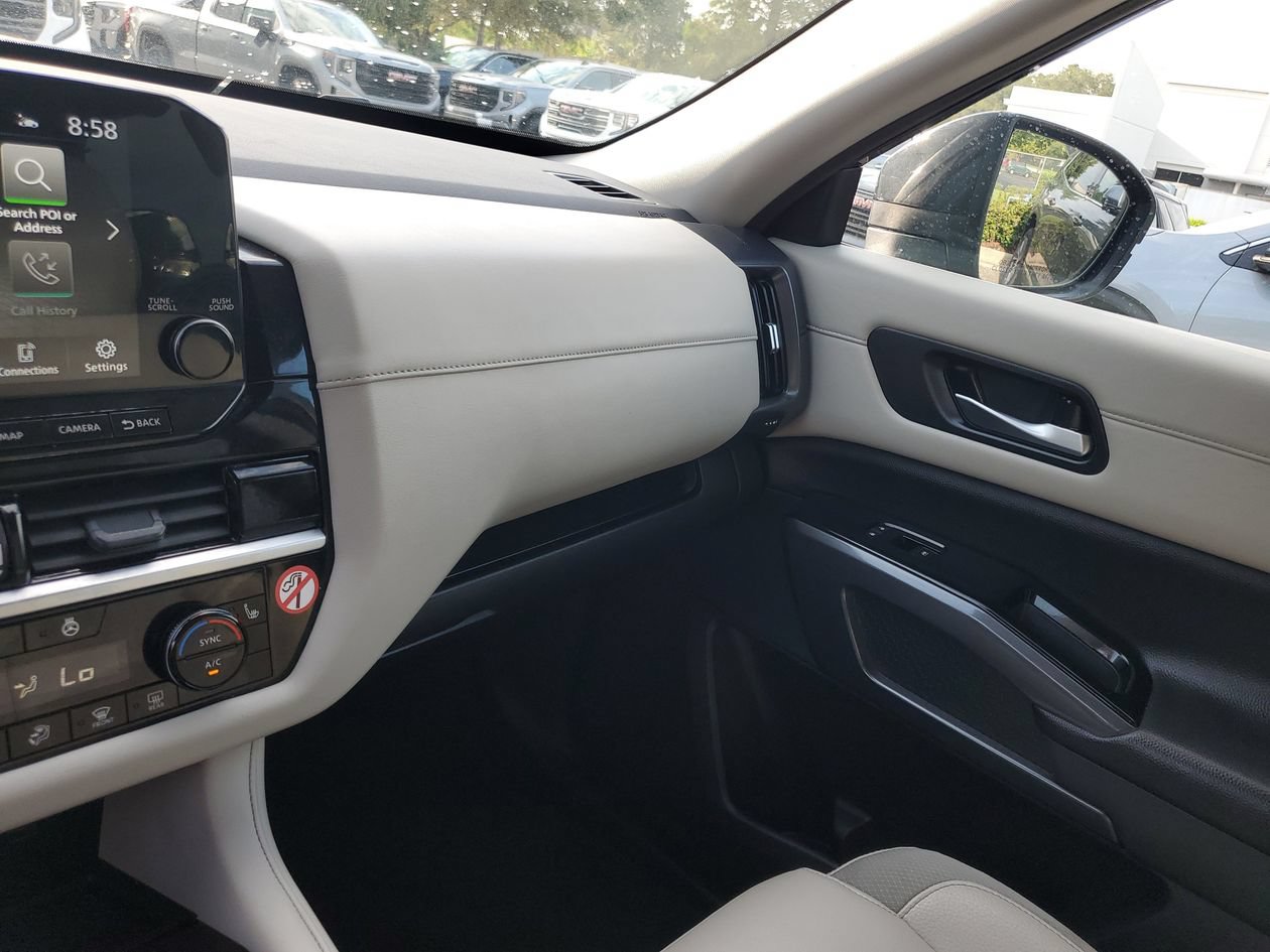 Used 2025 Nissan Pathfinder SL FWD image 25