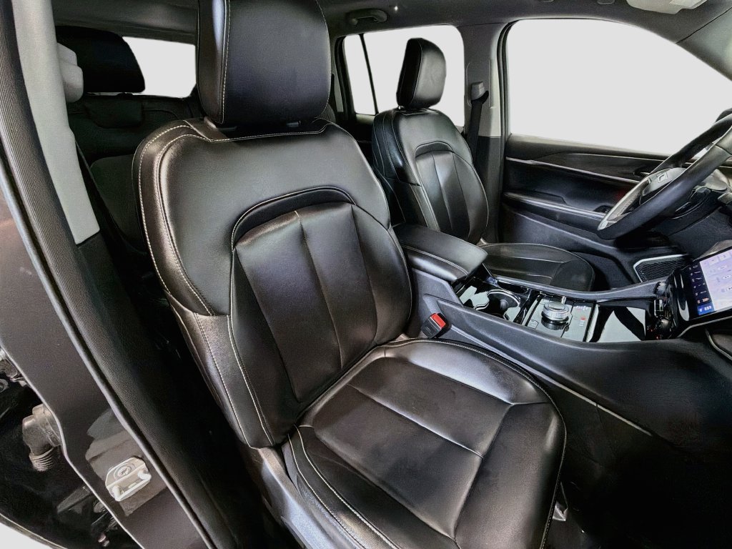 Used 2023 Jeep Grand Cherokee 4WD 4xe image 29