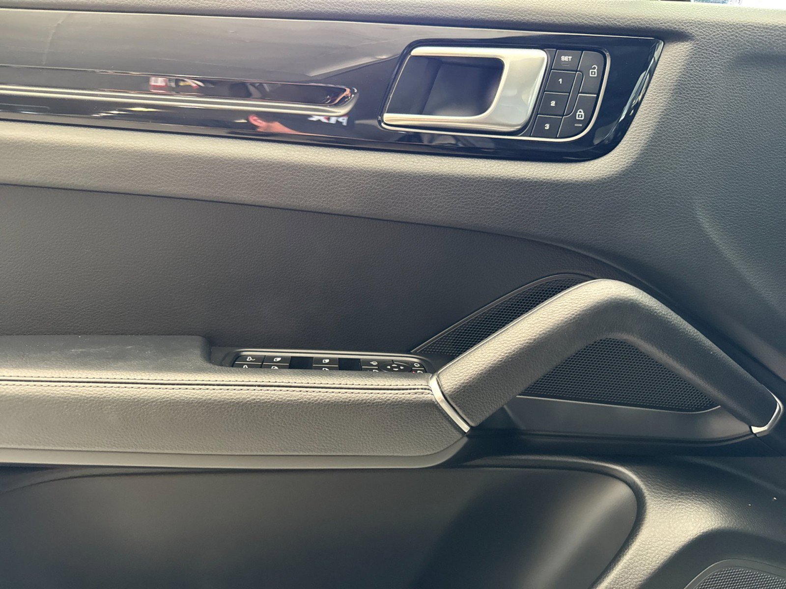 Certified 2023 Porsche Cayenne image 12