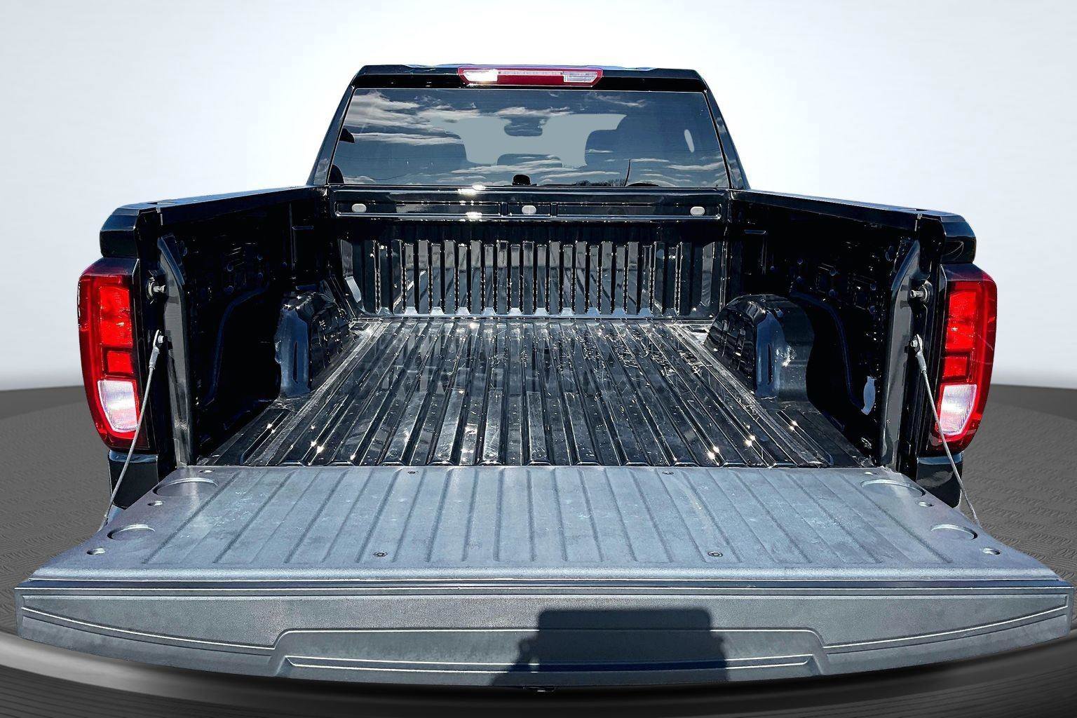 Used 2024 GMC Sierra 1500 Elevation AWD/4WD image 5