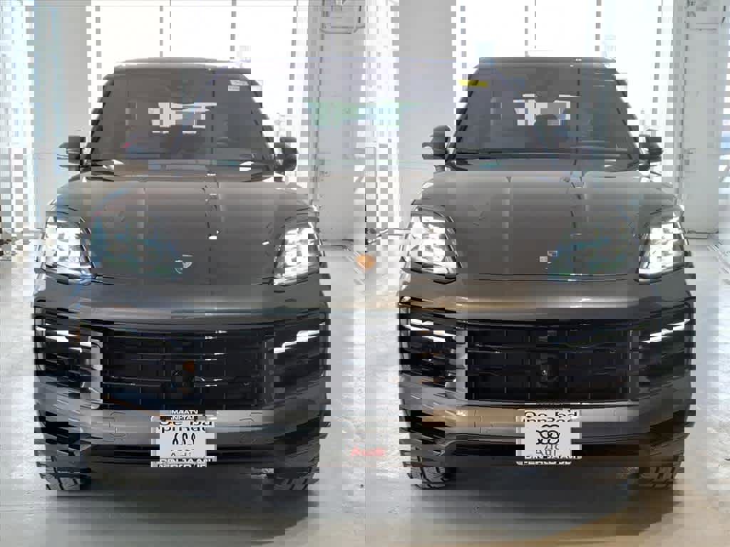 Used 2025 Porsche Cayenne E-Hybrid image 2