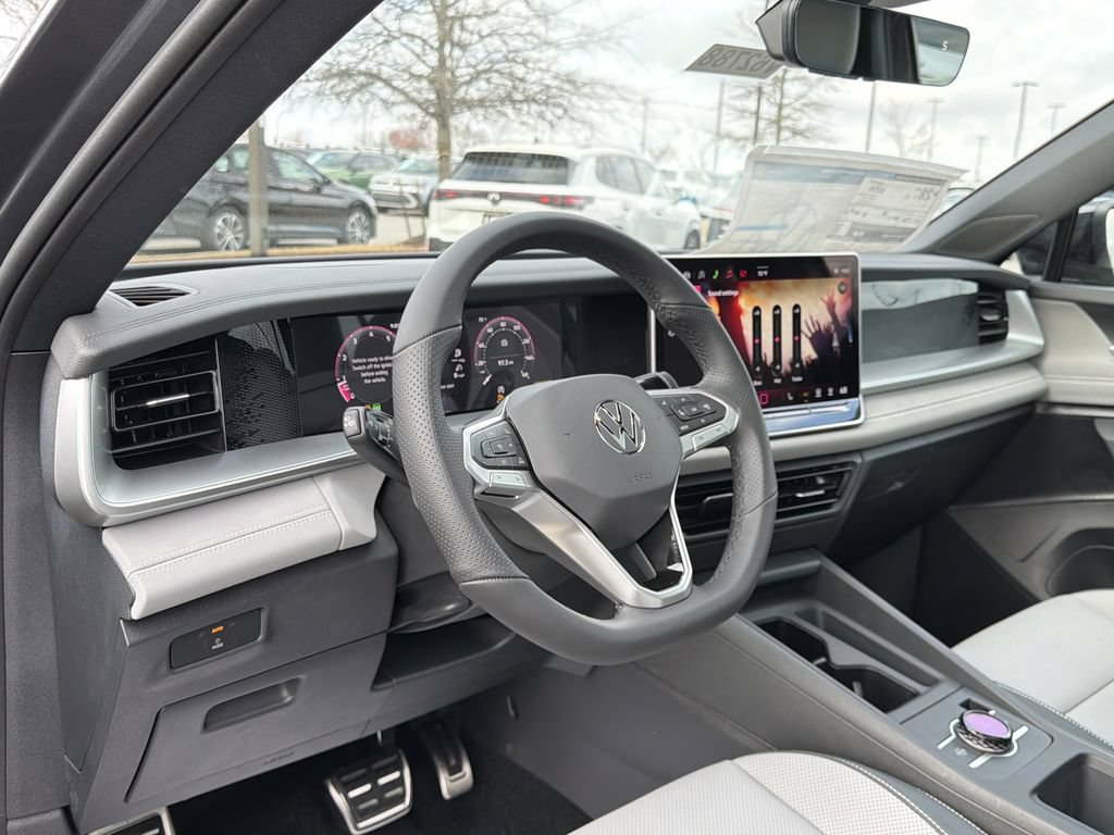 New 2026 Volkswagen Tiguan SE R-Line FWD image 10