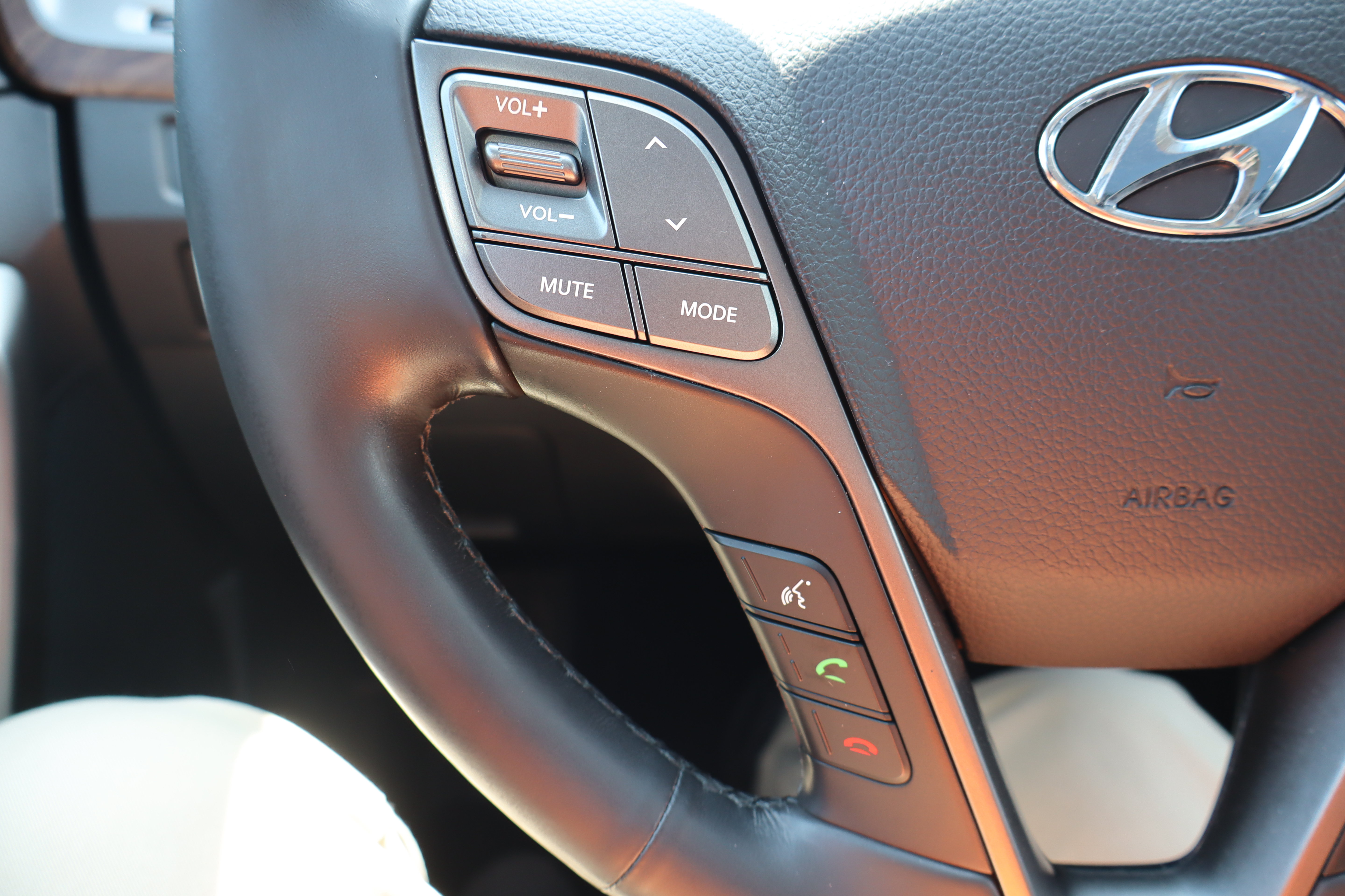 Used 2018 Hyundai Santa Fe Limited FWD image 17