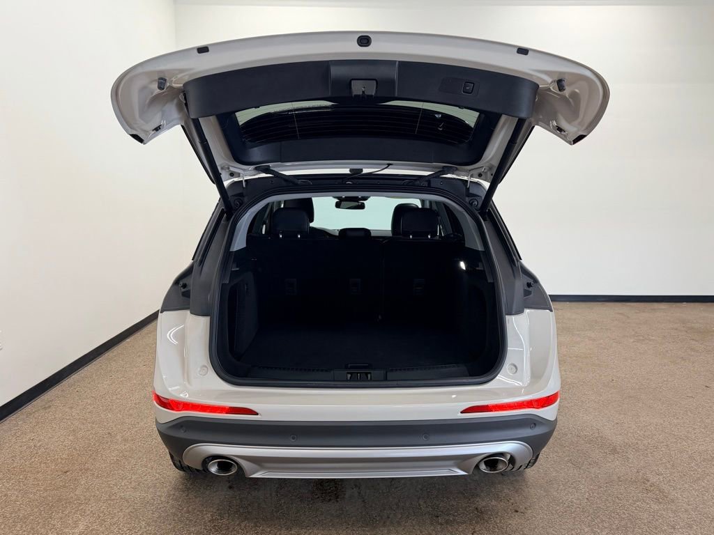 Used 2021 Lincoln Corsair AWD w/ Premium Package image 5