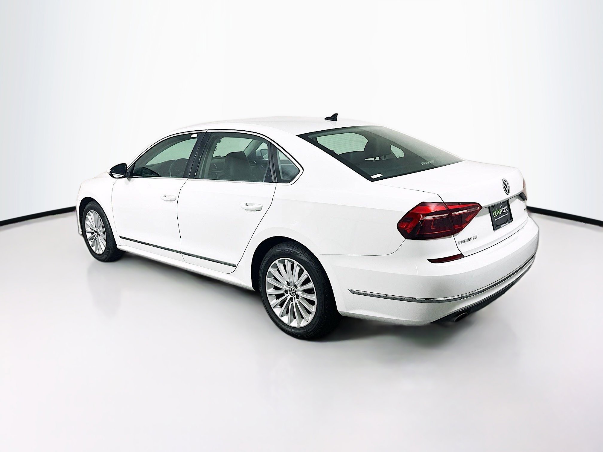 Used 2017 Volkswagen Passat 1.8T SE image 5