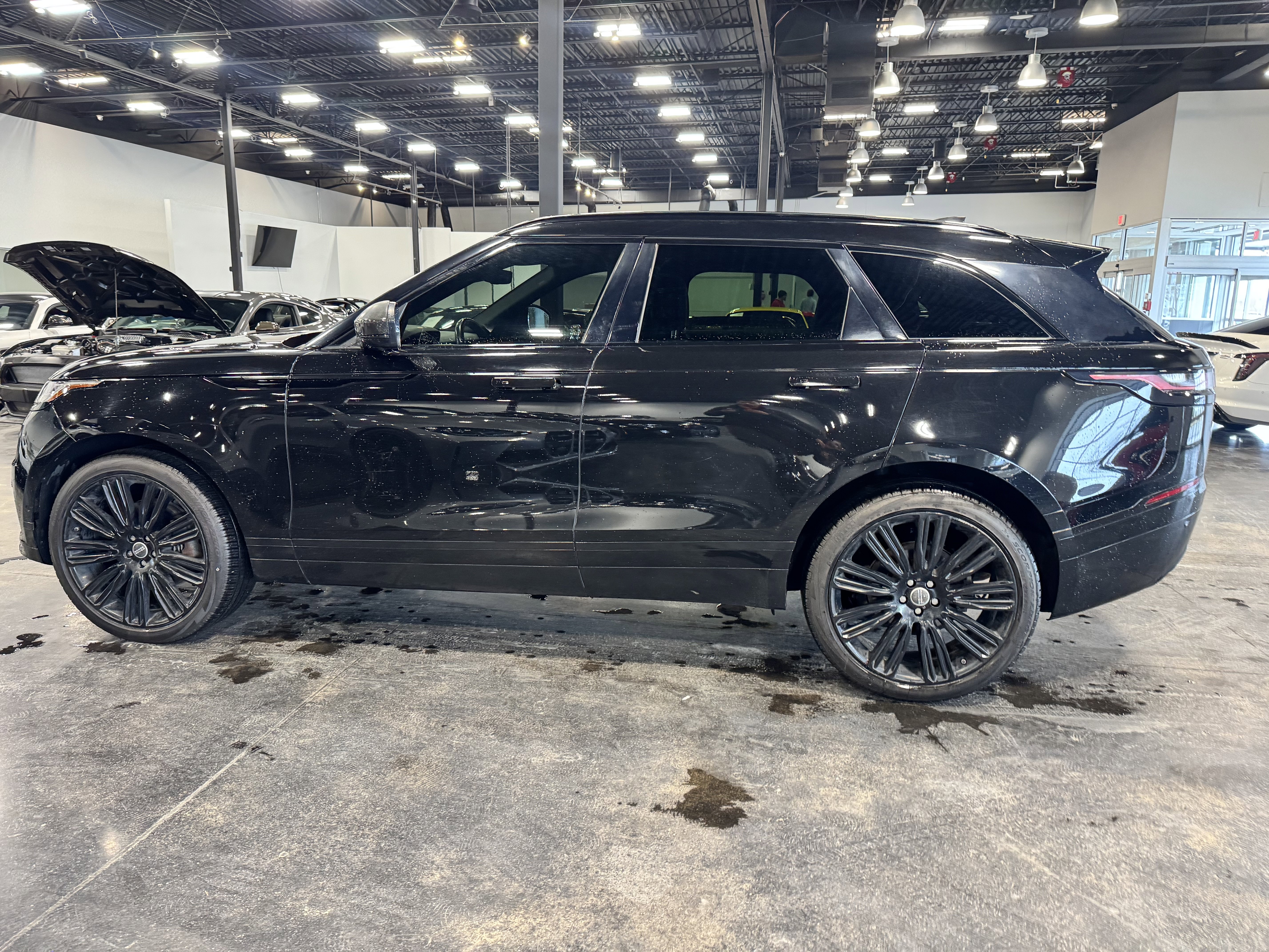 Used 2019 Land Rover Range Rover Velar R-Dynamic SE image 24