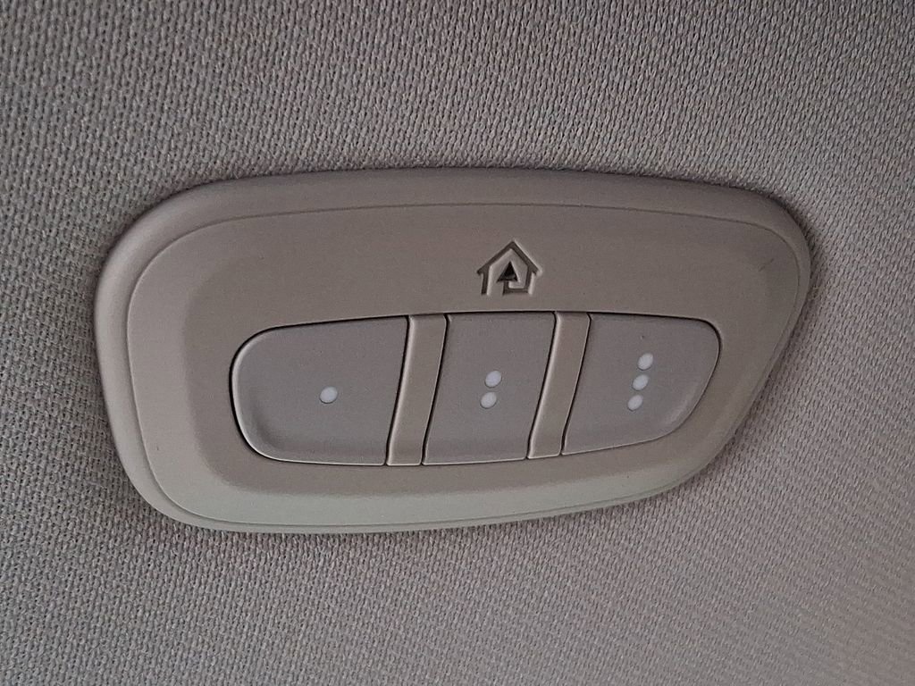 Used 2019 Jeep Cherokee Limited image 23