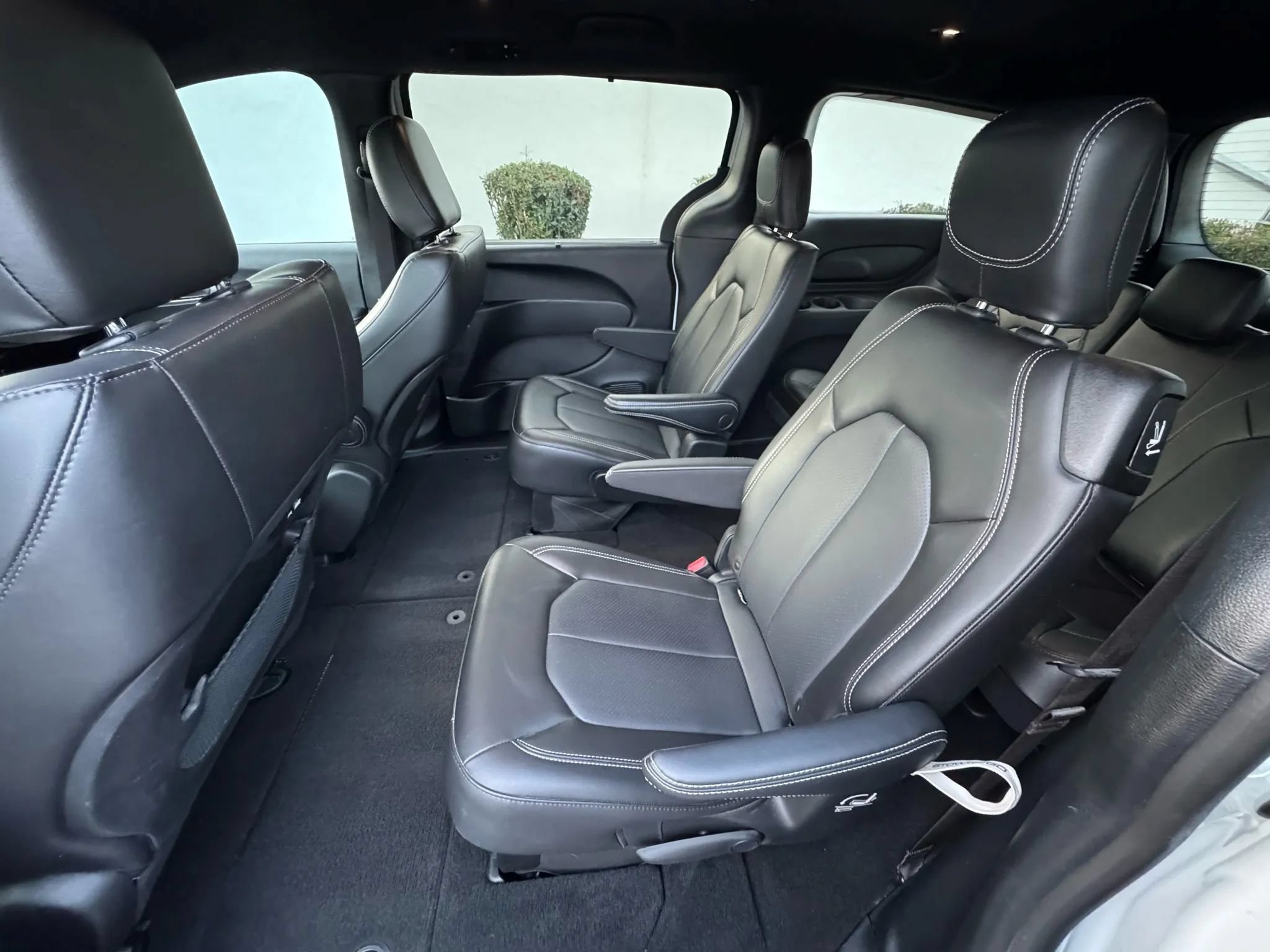 Used 2023 Chrysler Pacifica Touring-L w/ S Appearance Package FWD image 18