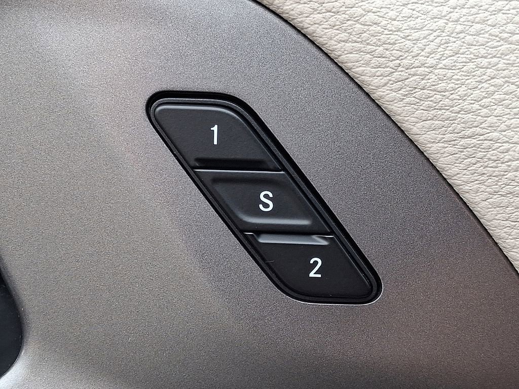 Used 2023 Chrysler Pacifica Touring-L image 25