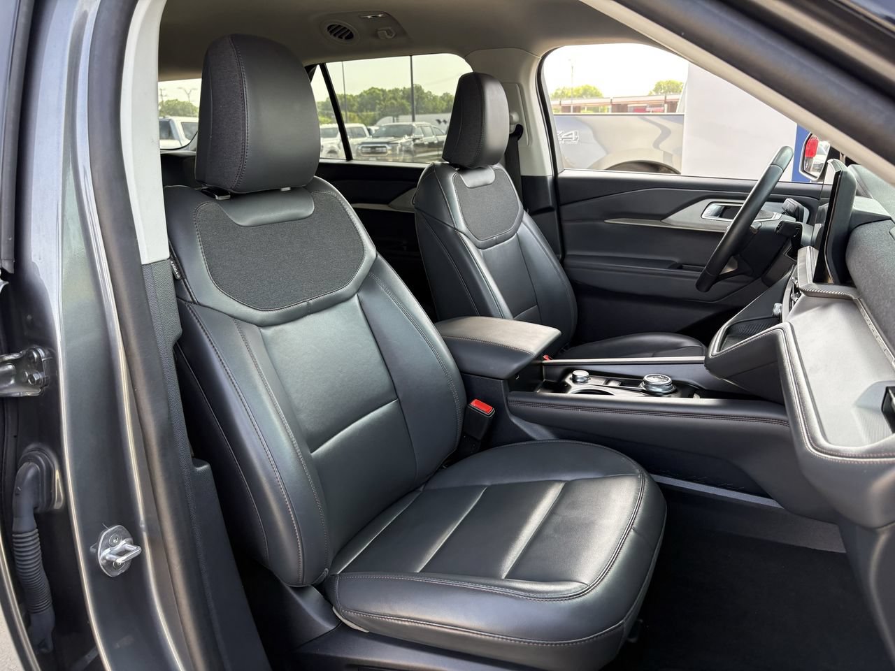 Certified 2025 Ford Explorer Active w/ Active Comfort Package RWD image 29
