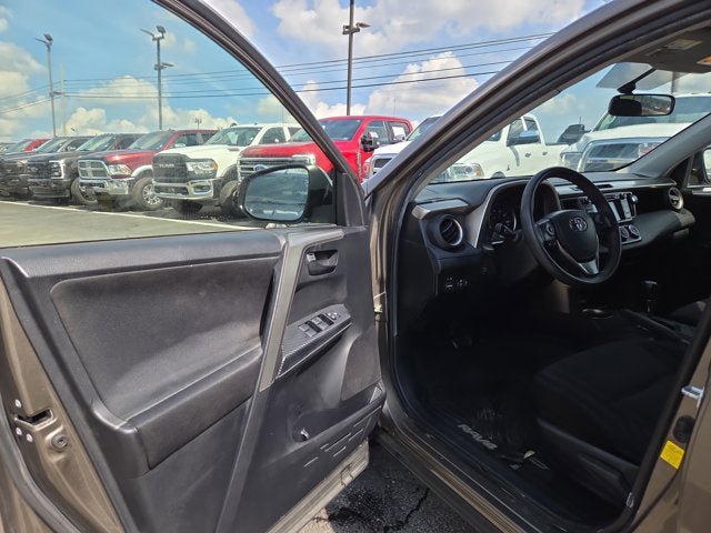 Used 2014 Toyota RAV4 LE AWD/4WD image 7