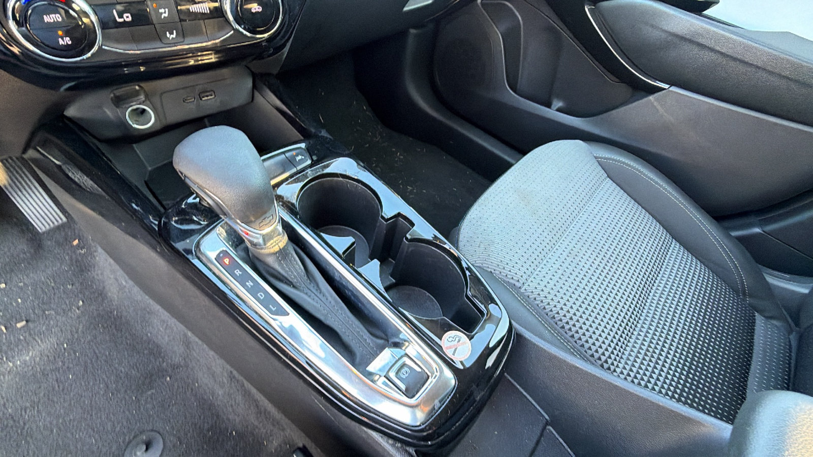 Used 2025 Chevrolet Trax LT FWD image 27