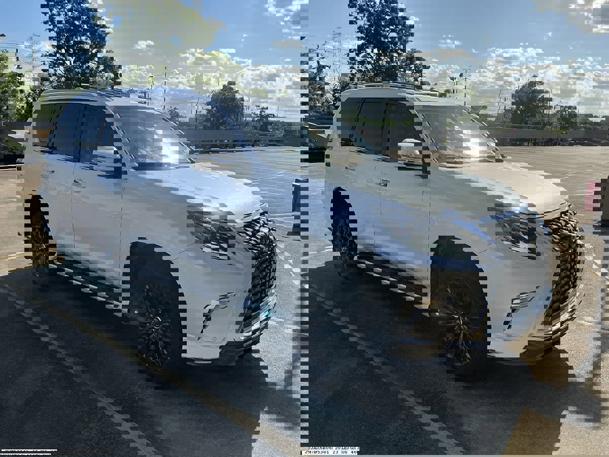 Used 2023 Lexus GX 460 Premium w/ Accessory Package image 6