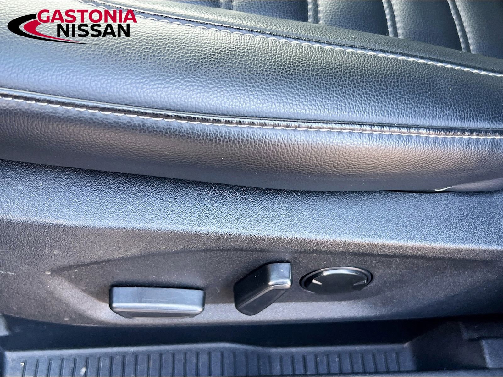 Used 2024 Ford Edge SEL image 25