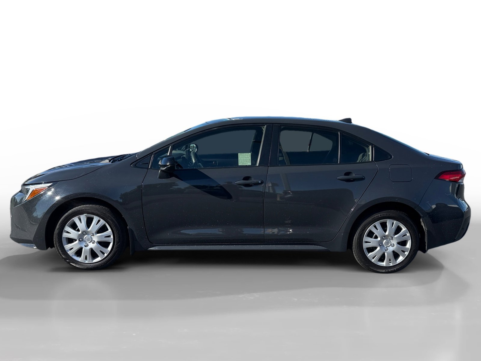 Used 2024 Toyota Corolla LE image 2