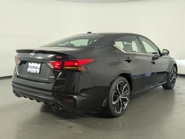 Used 2023 Nissan Altima 2.5 SR AWD/4WD image 7
