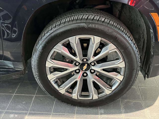 Used 2025 Chevrolet Suburban High Country AWD/4WD image 7