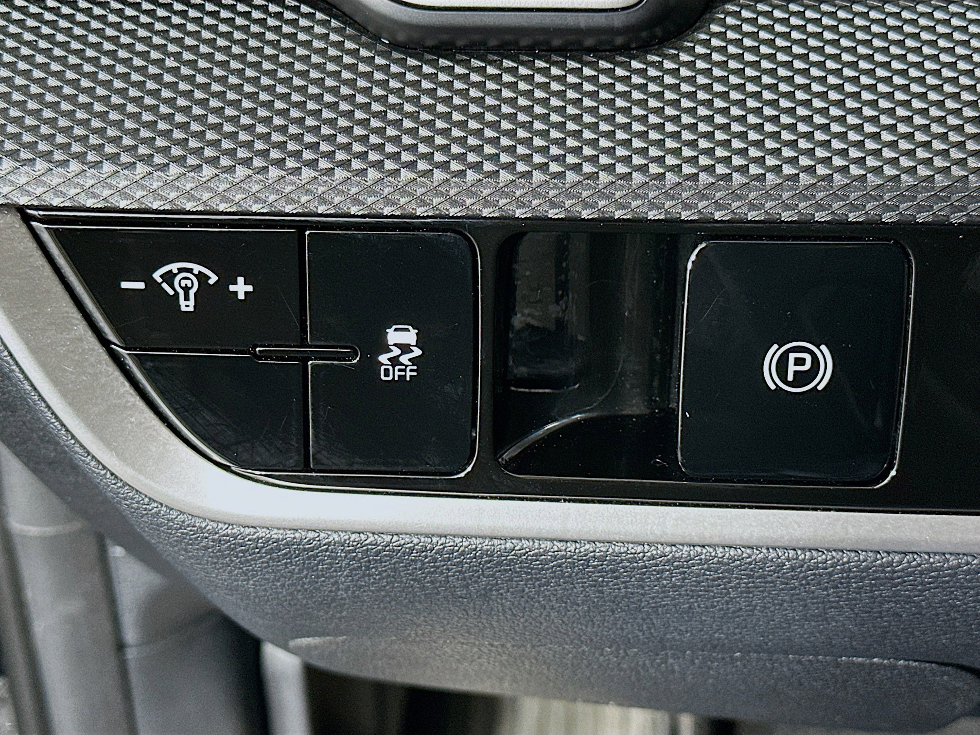 Used 2025 Kia Sportage LX image 17