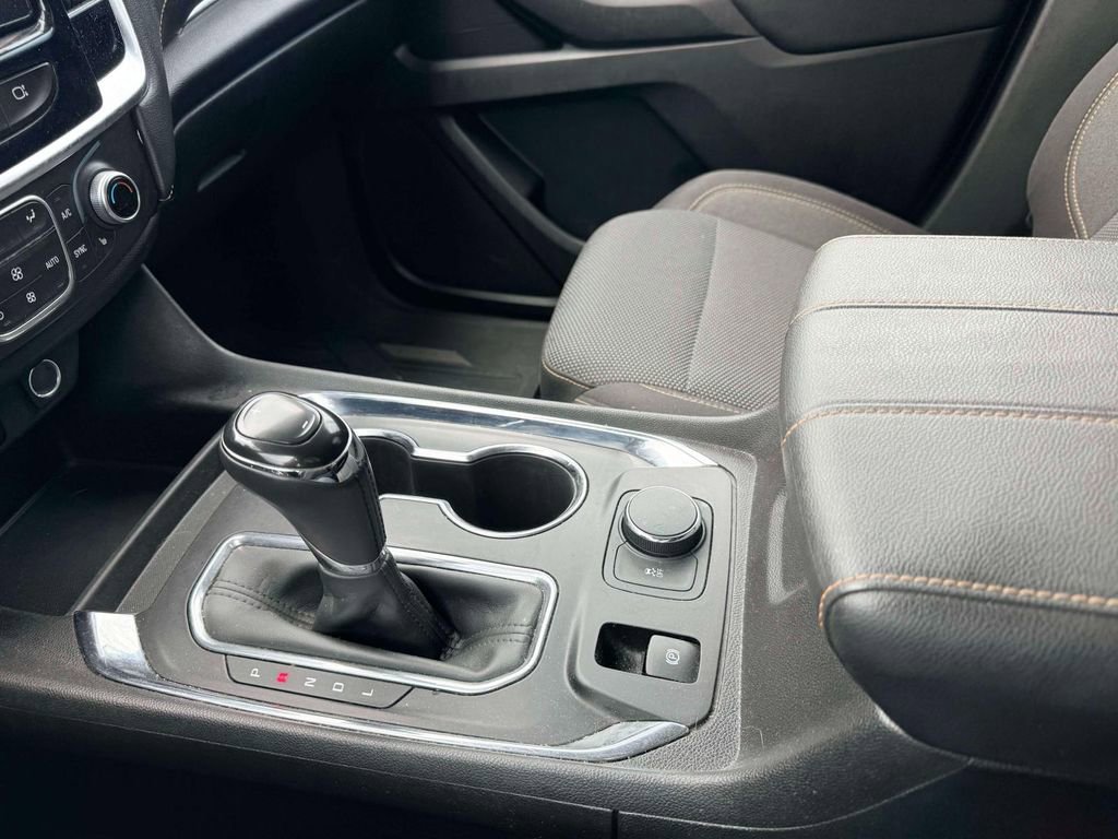 Used 2018 Chevrolet Traverse LT FWD image 23