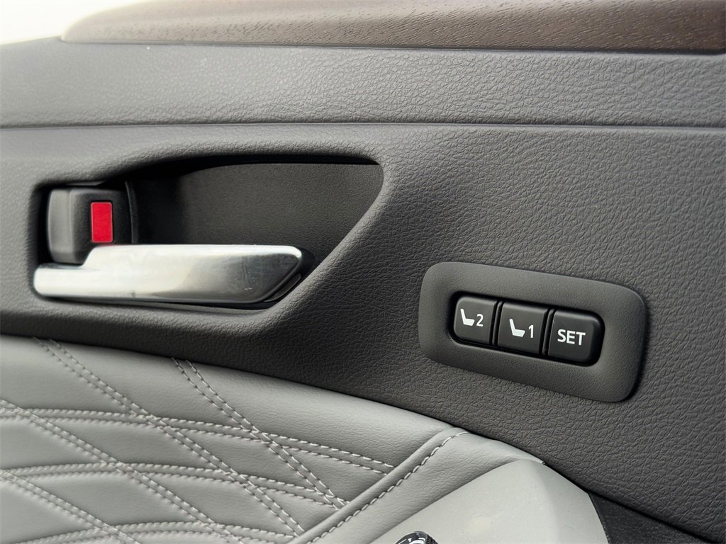 Certified 2019 Toyota Avalon Limited w/ Advanced Safety Package image 30