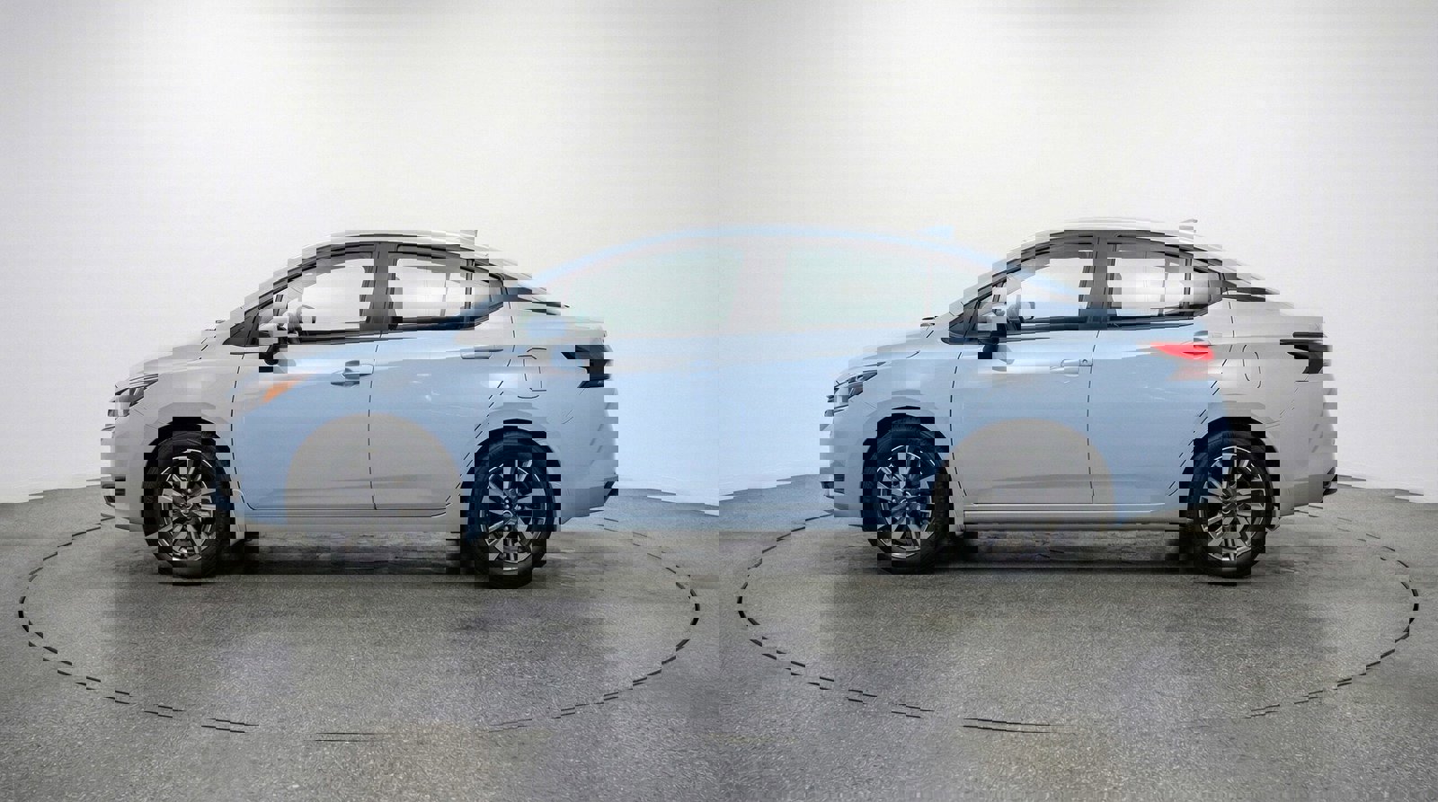 Used 2025 Nissan Versa SV image 4