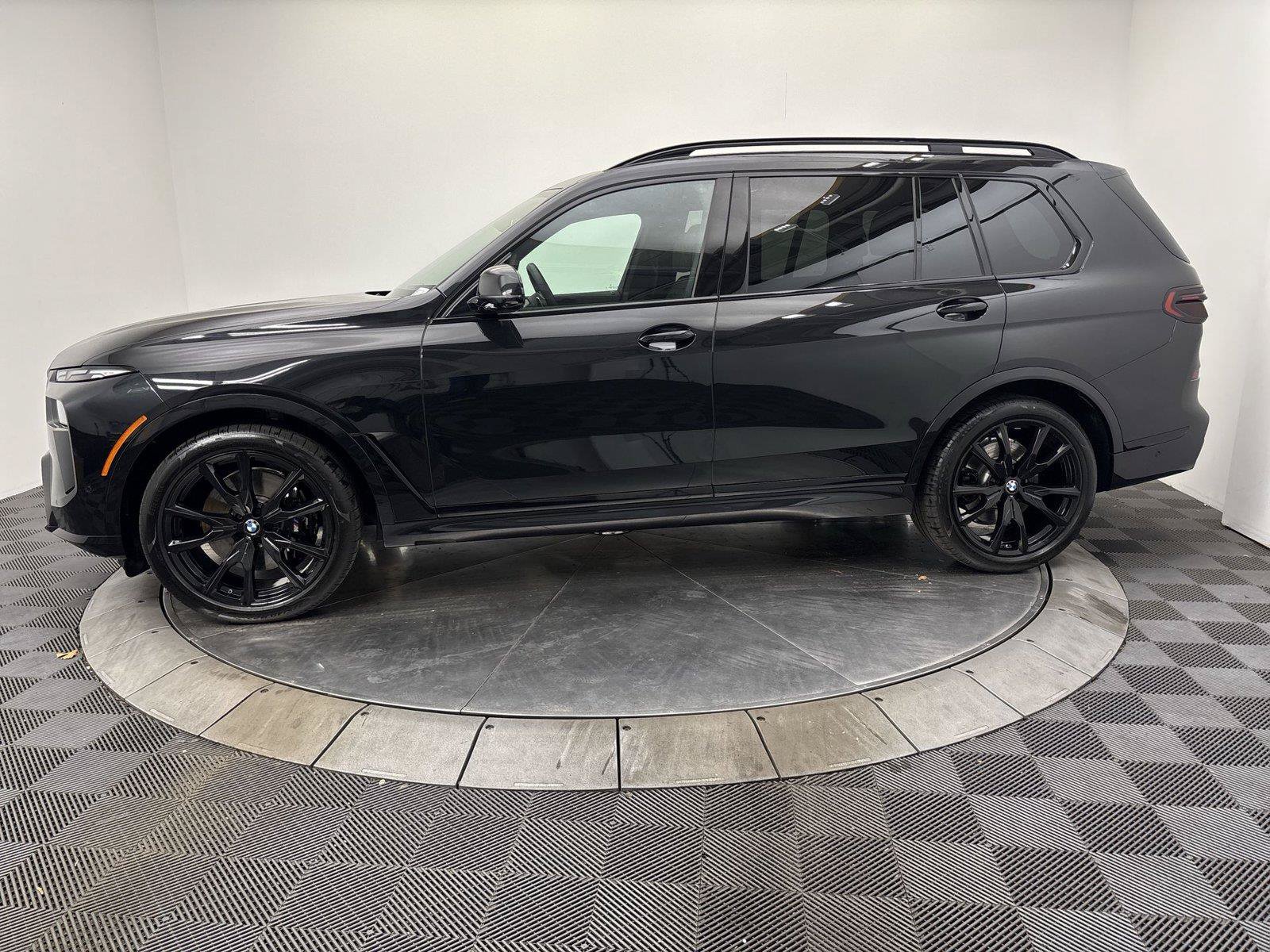 Used 2025 BMW X7 xDrive40i AWD/4WD image 4