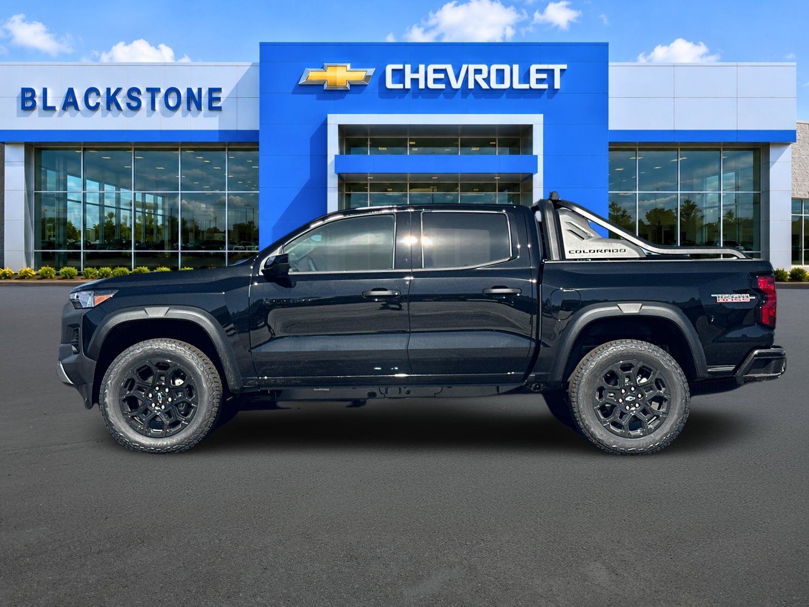 New 2026 Chevrolet Colorado Trail Boss w/ Midnight Edition AWD/4WD image 3