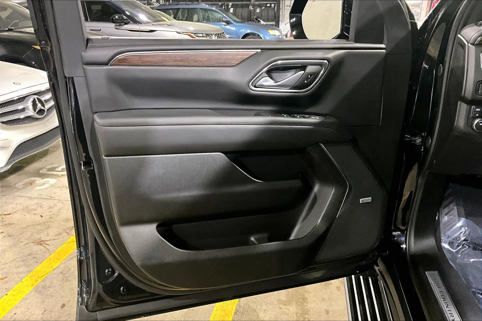 Used 2024 Chevrolet Tahoe High Country AWD/4WD image 21
