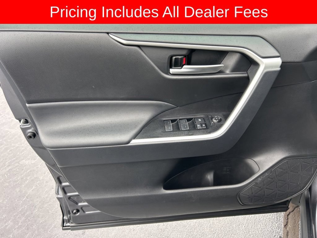Used 2025 Toyota RAV4 XLE w/ Convenience Package FWD image 3
