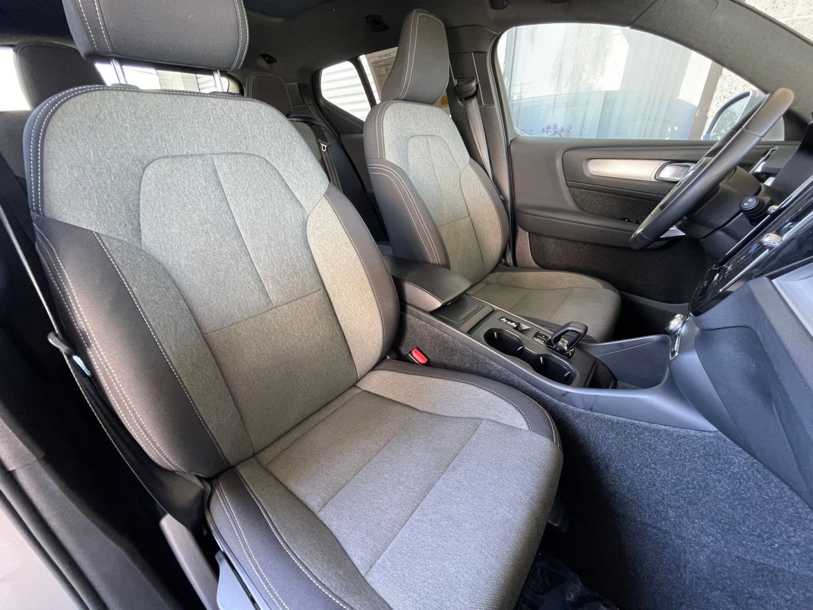 Used 2024 Volvo XC40 B5 Core image 39