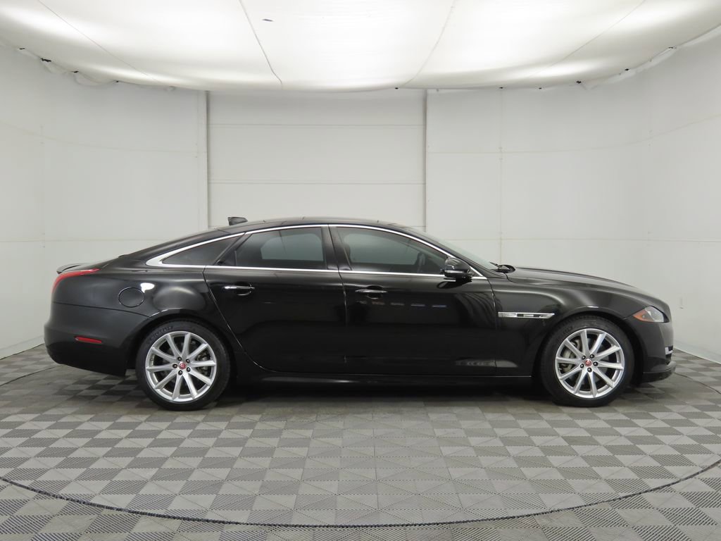 Used 2019 Jaguar XJ R-Sport image 4