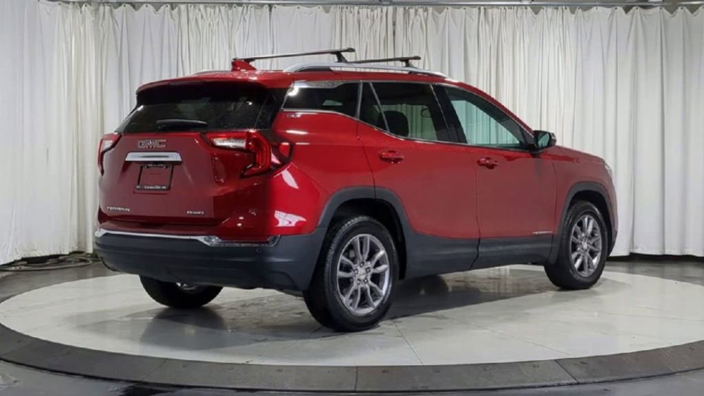 Used 2023 GMC Terrain SLT w/ LPO, Floor Liner Package AWD/4WD image 10
