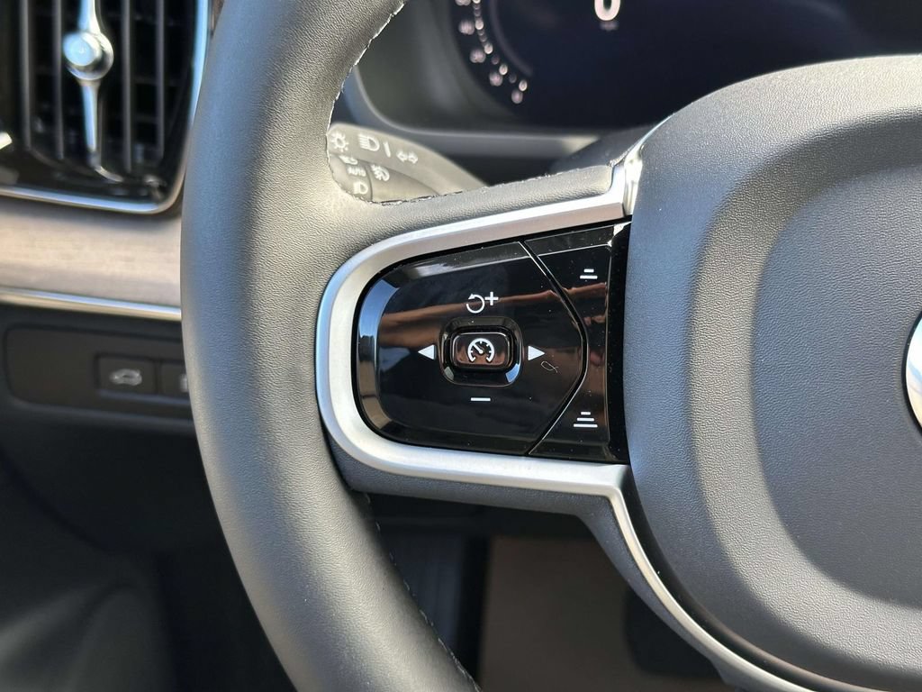 New 2026 Volvo XC90 T8 Plus w/ Protection Package Premier AWD/4WD image 8