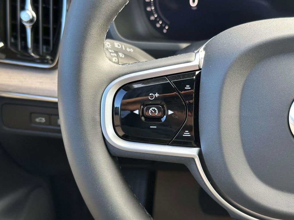 New 2026 Volvo XC90 T8 Plus w/ Protection Package Premier image 8