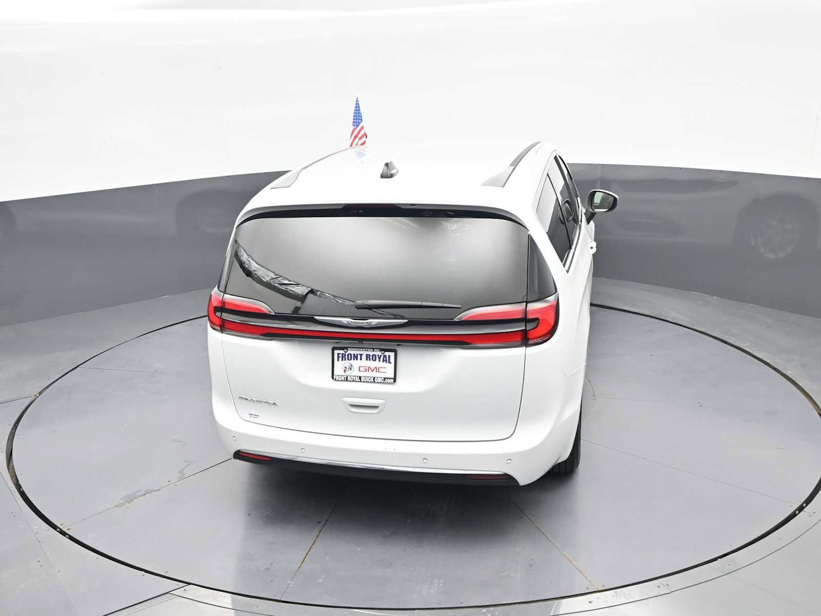 Used 2023 Chrysler Pacifica Touring-L FWD image 33