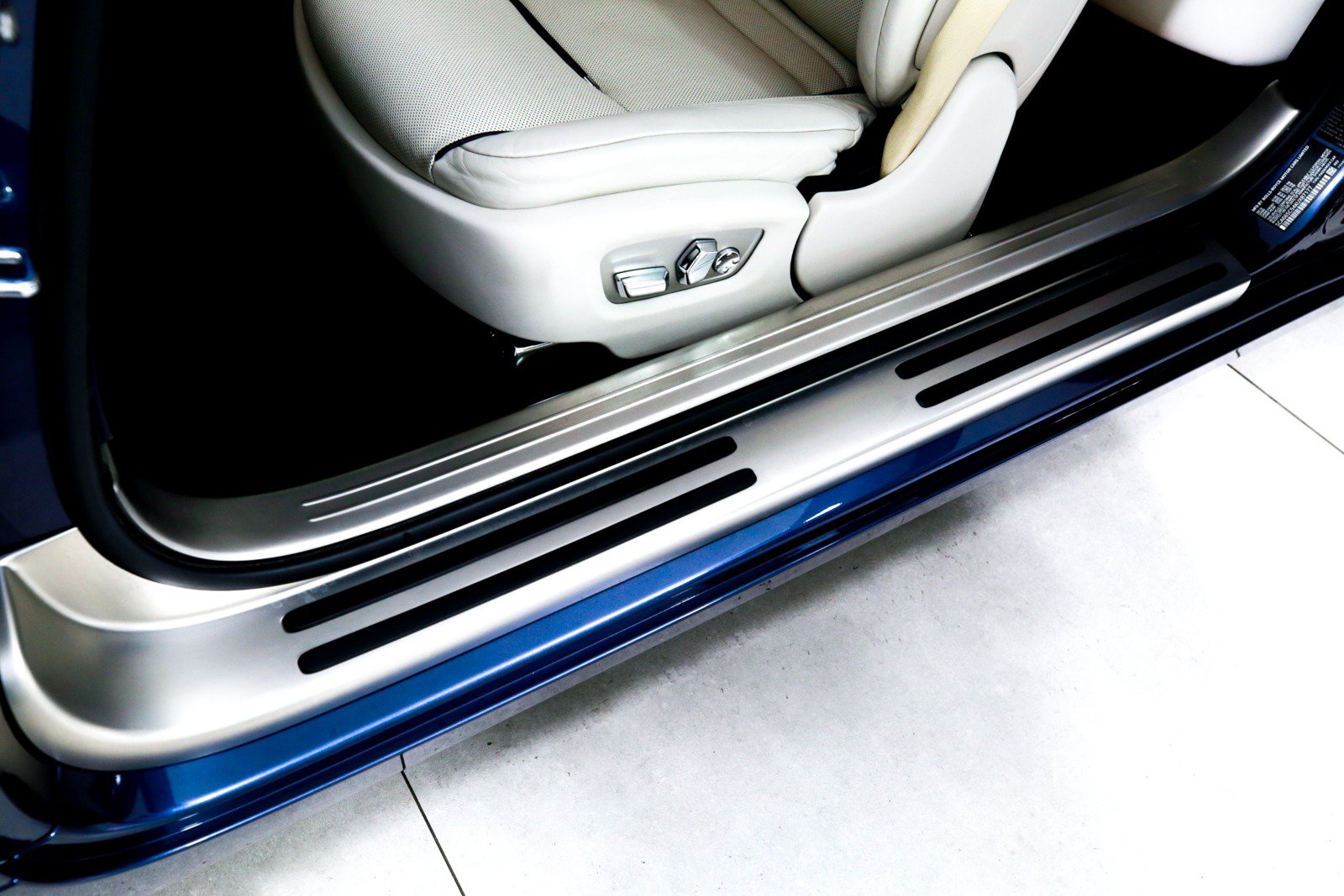 Certified 2019 Rolls-Royce Wraith RWD image 19