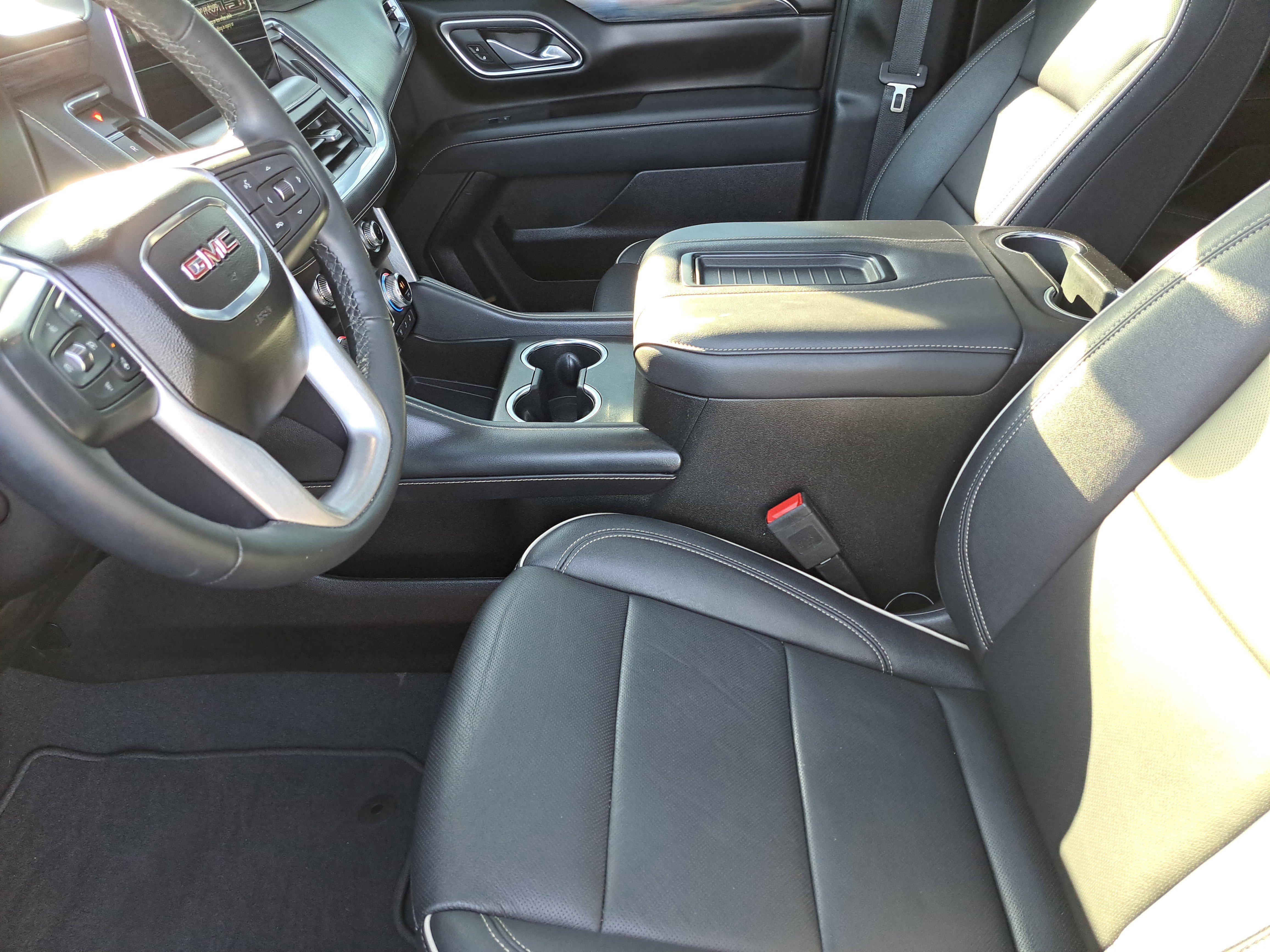 Used 2023 GMC Yukon SLT w/ SLT Premium Package image 12