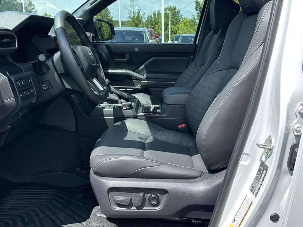 Used 2025 Toyota 4Runner TRD Off-Road Premium AWD/4WD image 4