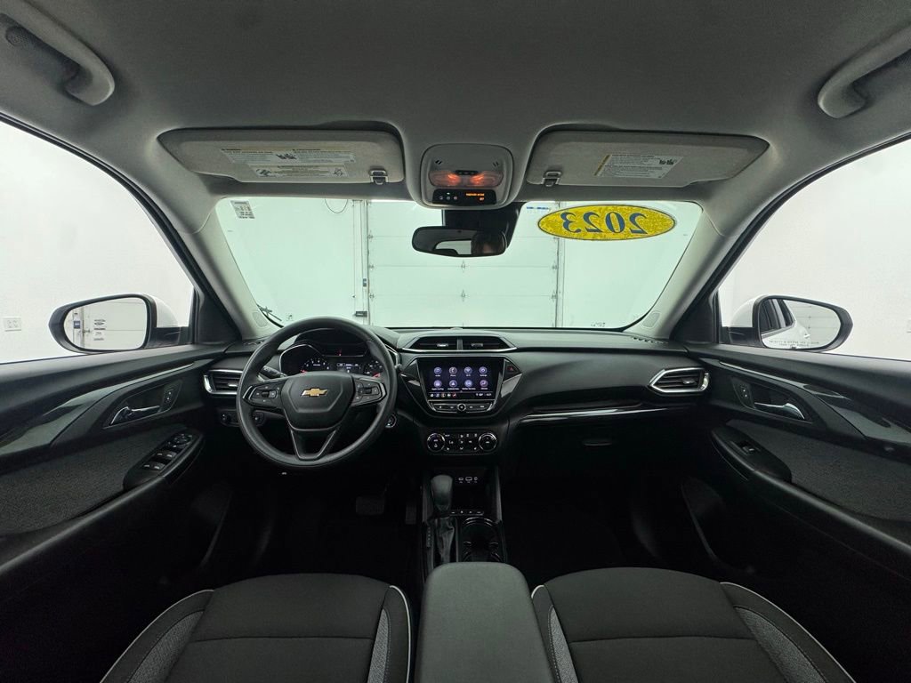 Used 2023 Chevrolet TrailBlazer LT w/ Convenience Package AWD/4WD image 3