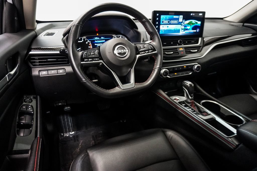 Used 2024 Nissan Altima 2.5 SR w/ SR Premium Package image 14