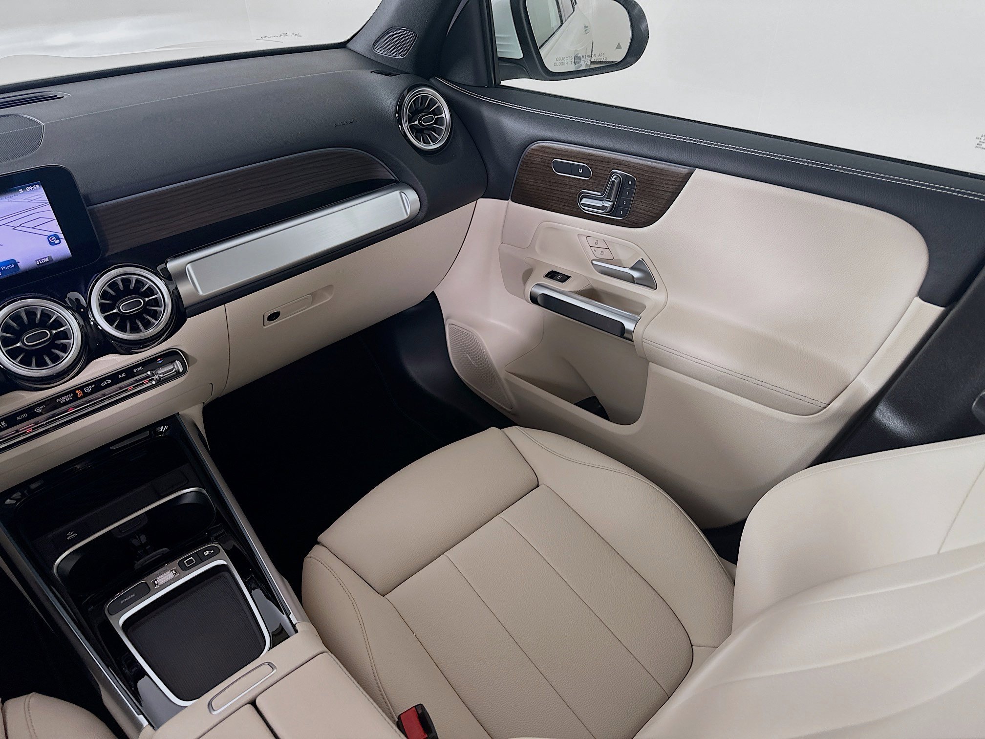 Certified 2025 Mercedes-Benz GLB 250 4MATIC image 30