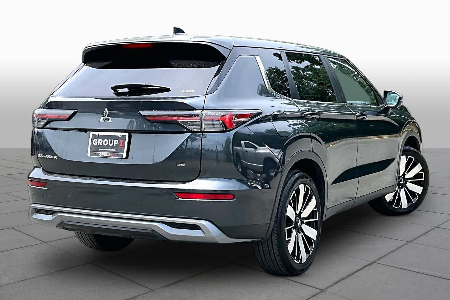 Used 2025 Mitsubishi Outlander SE AWD/4WD image 13