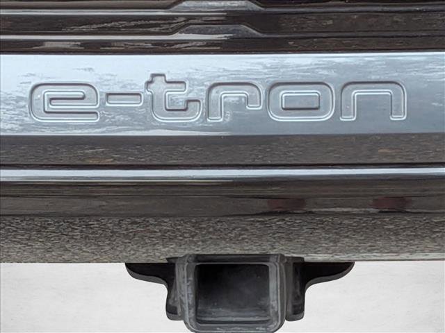 Used 2024 Audi Q8 e-tron Prestige image 20