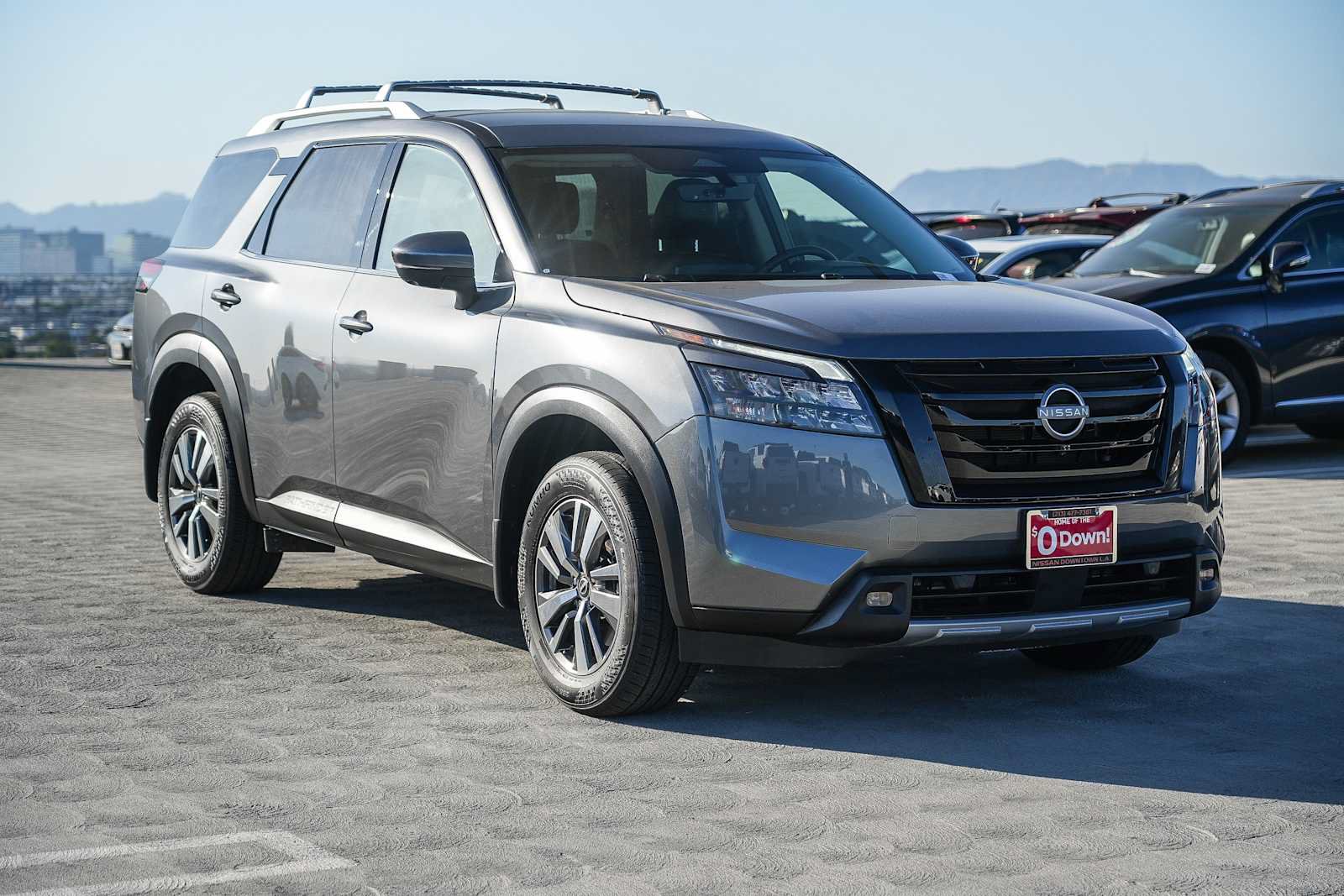 Used 2025 Nissan Pathfinder SL w/ Black Appearance Package FWD image 5