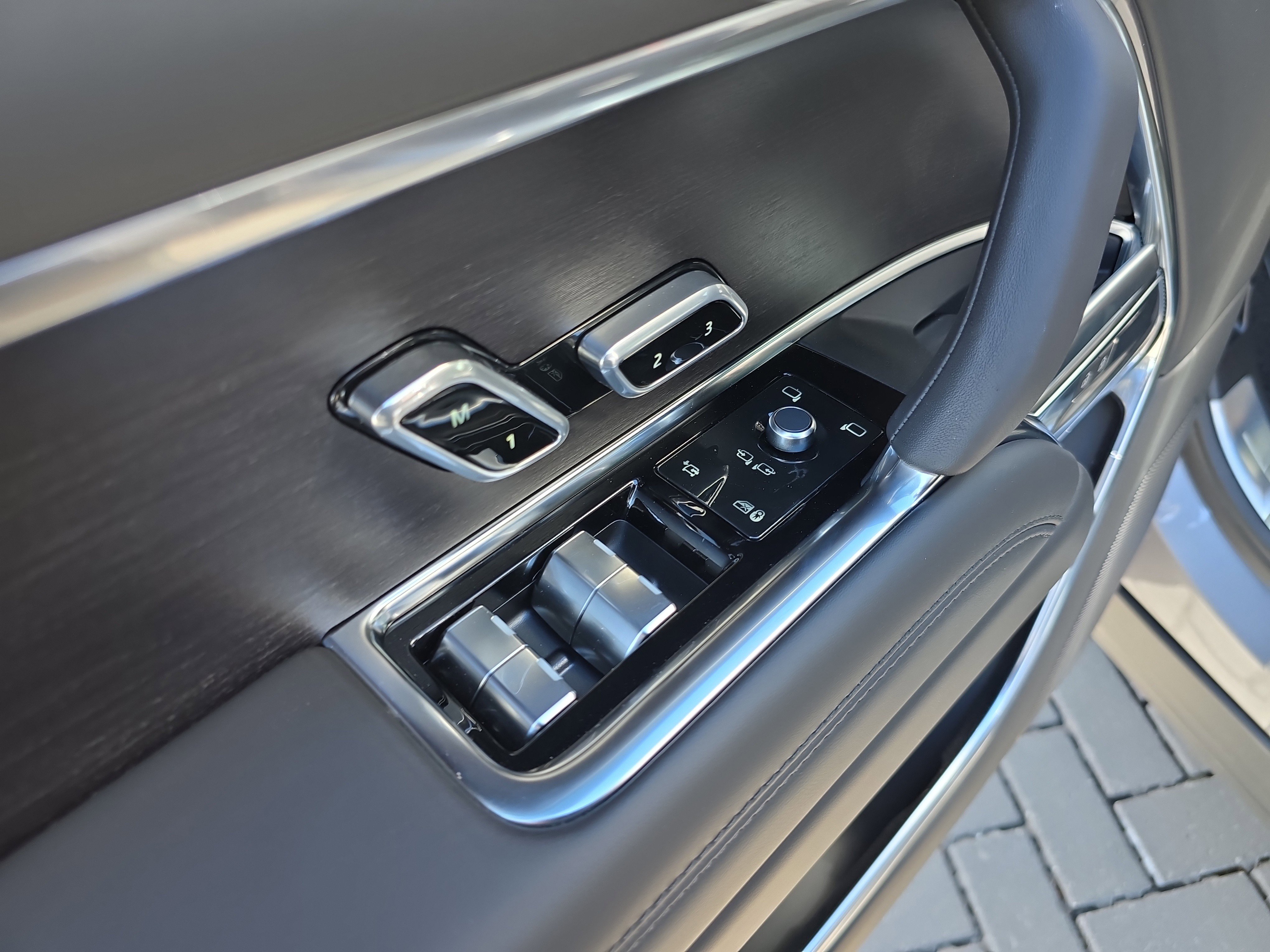 Certified 2026 Land Rover Range Rover SE AWD/4WD image 19